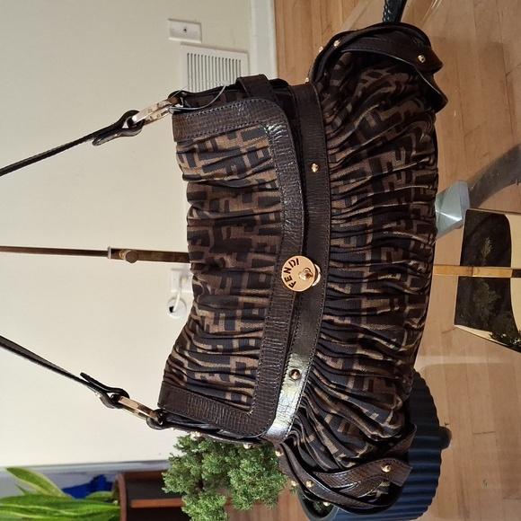 Fendi Bag - Picture 2 of 11